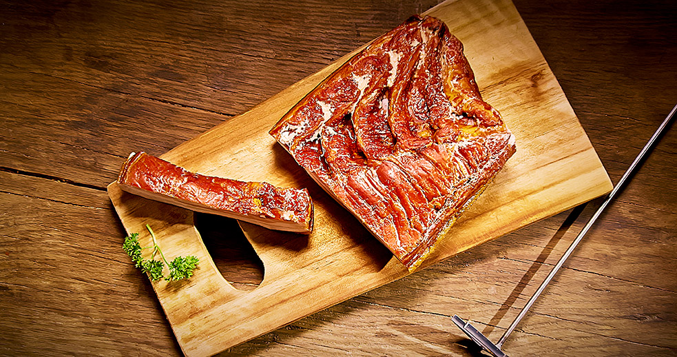 Pork belly (cured and smoked, whole or sliced)